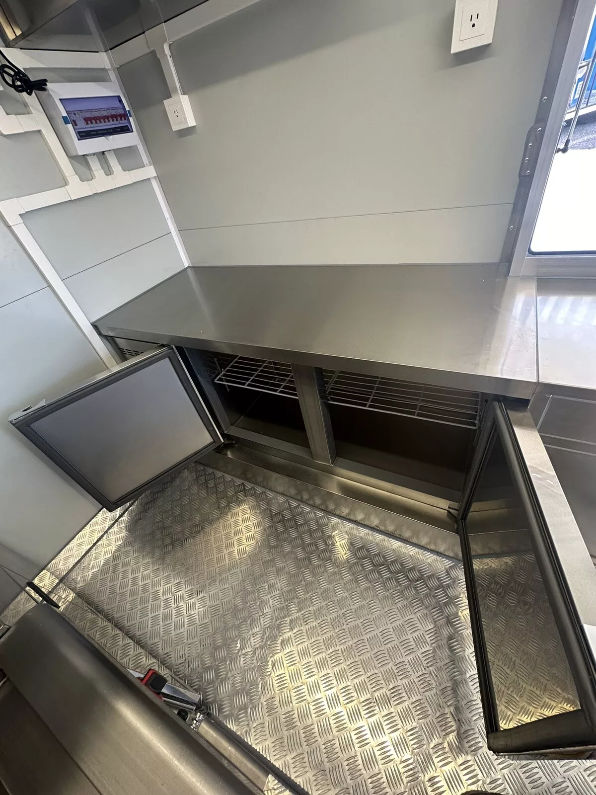 new 14 foot fully equipped food trailer ready to make $$$ in stock new 14 foot fully equipped food trailer ready to make $$$ in stock
