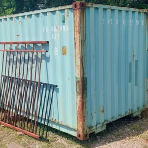 watertight 40ft shipping container – extra space for storage.
